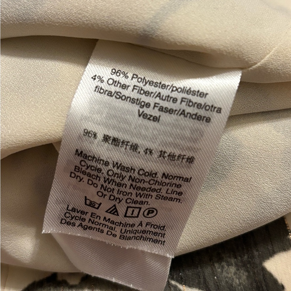 DKNY Women’s Beige & Black Chiffon V Neck Pullover Top with Gold Accents Size L - Picture 6 of 6